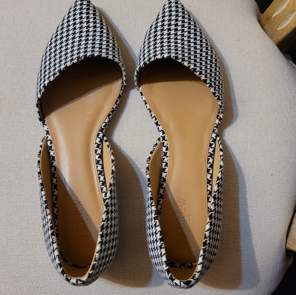 Shoes - J. Crew Houndstooth Flats are in a size 11